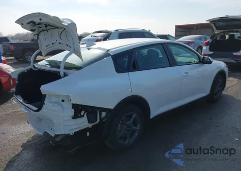 2025 Kia K4 Lxs z USA, uszkodzony, nr VIN 3KPFT4DE3SE141119